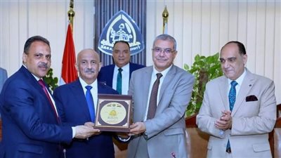 محافظ الشرقية: جامعة الزقازيق تمثل بيتاً للعلم والخبرة وتعد نموذجاً فريداً لكل عمل ناجح