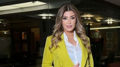 ريتا حرب بفستان صارخ في مهرجان بياف (صور)