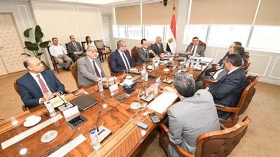وزير الإسكان يستعرض مقترحات شركات التسويق العقاري للمشروعات السكنية بالمدن الجديدة