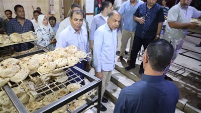 محافظ المنيا يقود حملة مفاجئة فجراً على المخابز
