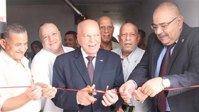 نقيب المعلمين يفتتح كبائن جديدة بنادي الشاطئ بالإسكندرية