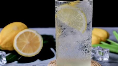 بمكونات طبيعية.. طريقة تحضير مياه غازية بالليمون