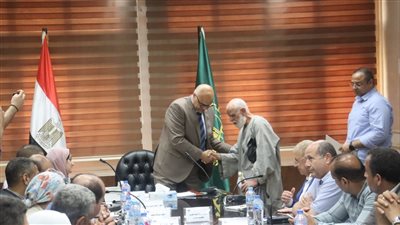  محافظ القليوبية يبحث 31 طلبا وشكوى على مدار خمس ساعات متواصلة