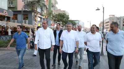 حفاظا على جمالها.. محافظ البحر الأحمر يقود حملة لإزالة الإشغالات بشوارع الغردقة