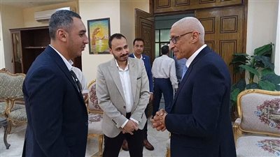 محافظ شمال سيناء يستقبل مدير شركة الغاز الطبيعي