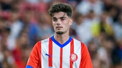 بروسيا دورتموند الالماني يسعى لضم مدافع جيرونا 