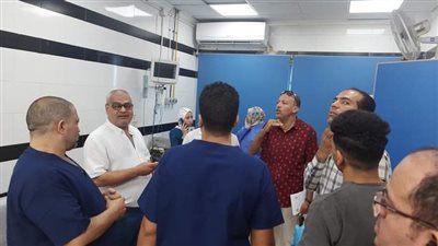 المدير التنفيذي لمستشفيات جامعة بني سويف يطمئن على 8 مصابين بحريق برج سكني