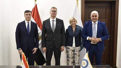 وزير البترول يبحث مع مسؤولي شركة إيني تكثيف أعمال التنقيب واستغلال مصر في التصدير