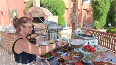 الفول والطعمية سحر يجذب سياح مرسى علم