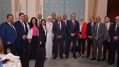 صور| النقابات العمالية تحتفى بوزيرى الكهرباء وقطاع الأعمال العام
