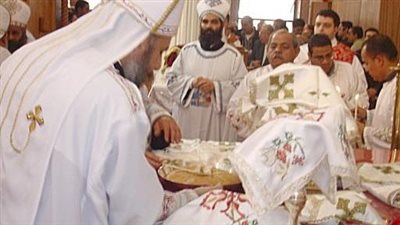 القس دوماديوس أرشي يشهد فعاليات روحية بكنيسة العذراء في أرض الجولف