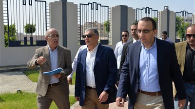 محافظ الإسماعيلية يتفقد الأعمال النهائية لتطوير المعسكر الدائم الدولي للشباب