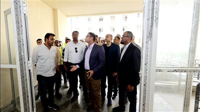 وزير الإسكان يتفقد اللمسات النهائية لتشطيب الوحدات السكنية بالحى اللاتينى بـ
