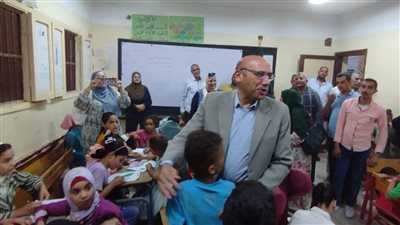 إقبال كبير.. نائب رئيس قصور الثقافة يشهد فعاليات برنامج 