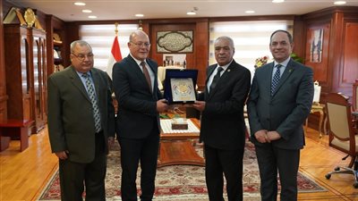 رئيس النيابة الإدارية يستقبل رئيس جامعة سوهاج لتقديم التهنئة بالمنصب الجديد