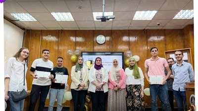 تكريم الفائزين بمسابقة البرمجة الهيكيلة في جامعة عين شمس 