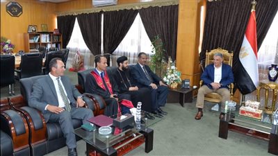محافظ الإسماعيلية يستقبل وفدًا من بيت العائلة المصرية