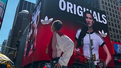 بيلا حديد .. قصة حذاء أزعج إسرائيل