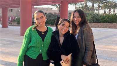 فوز طالبات الجامعة الأمريكية بالقاهرة بالمركز الأول في التسوق المستدام