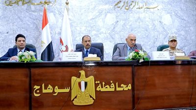 محافظ سوهاج يناقش مخالفات البناء فى اجتماع المجلس التنفيذي