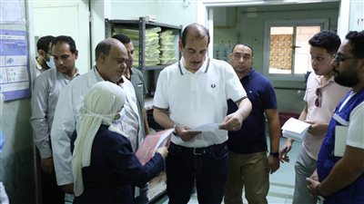 نائب وزير الصحة يوصي بصرف مكافأة تشجيعية لبعض الأطباء بمستشفى صدفا 