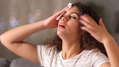 فرط التعرق.. طبيبة أمراض جلدية تقدم حلول سحرية للتخلص من العرق الزائد