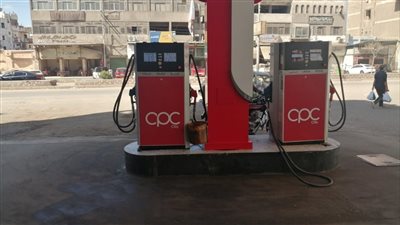 هدوء بمحطات الوقود بالدقهلية ومخاوف من عدم التزام السائقين بالأجرة الجديدة