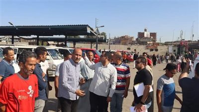 سكرتير بني سويف يتابع انتظام الخدمة بالمواقف بعد إقرار التعريفة الجديدة