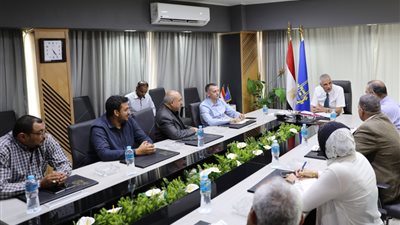 محافظ أسوان: البدء فى القضاء على مشكلة الصرف الصحى لمحطة الكرور