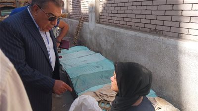 جولة مفاجئة لمحافظ الدقهلية علي أحد المخابز البلدية بحي شرق المنصورة