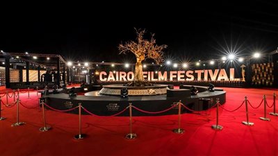 مهرجان القاهرة السينمائي.. إقبال جماهيري كبير على عرض فيلم الافتتاح 