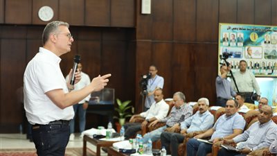 وزير البترول يستعرض الخطط الإنتاجية والتنموية لـ5 شركات في الصحراء الشرقية