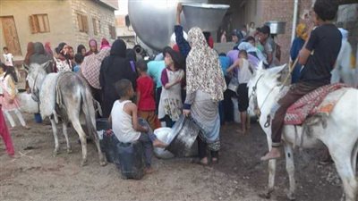 العطش يضرب قرى الفيوم.. والترع والمصارف بديل الأهالي لشرب المياه 