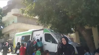 توقيع الكشف الطبي على 1544 حالة في قافلة طبية بأسيوط