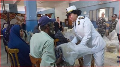 قوافل طبية ومساعدات إنسانية للأسر الفقيرة بدمياط | صور 