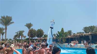 الفلاي بورد تجذب السياح علي شواطئ الغردقة