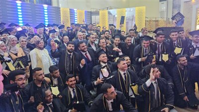 رئيس جامعة القناة يشهد حفل تخرج طلاب الهندسة بالإسماعيلية 