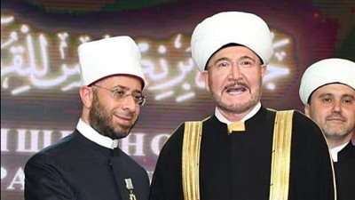 أعلى هيئة دينية في روسيا الاتحادية تهدي وسام الفخر لوزير الأوقاف