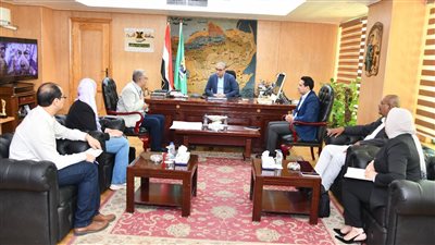 وفد هيئة الاستشعار عن بعد يهدى الفيوم نسخة من خرائط المحاصيل الاستراتيجية