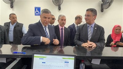   وزير التموين يستمع لشكاوى المواطنين بالإسكندرية 