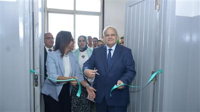 رئيس جامعة القاهرة يفتتح تطوير مركز البحوث الانتقالية بكلية الصيدلة 