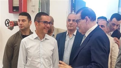 وزير التجارة والاستثمار يتفقد مصانع المنطقة الحرة بالعامرية