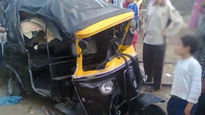 مصرع شخص إثر حادث تصادم سيارة نقل وتوكتوك