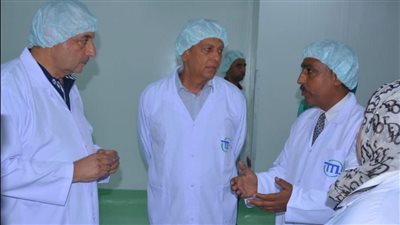 وزير قطاع الأعمال العام يتفقد مصانع شركتي العربية وممفيس للأدوية