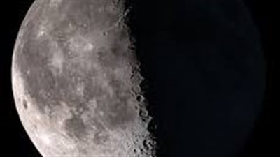 القمر في طور التربيع الثاني.. ظاهرة فلكية تُزين سماء مصر الليلة 