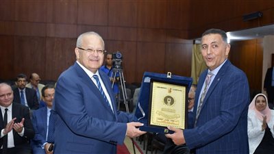 مجلس كلية الهندسة يكرم رئيس جامعة القاهرة 