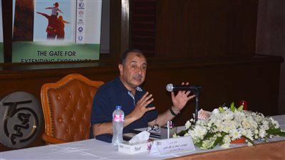 وزير قطاع الأعمال: حريصون على النهوض بصناعة الدواء