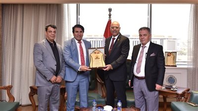 وزير العمل يستقبل وفدًا من النقابة العامة للعاملين بالبترول والكيماويات الأردنية