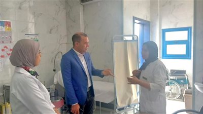وكيل صحة البحيرة يقوم بجولة مفاجئة بمستشفى أبو المطامير 