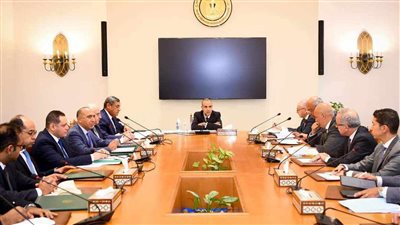 وزير الخارجية يجتمع بقيادات وأعضاء الوزارة المعنيين بالموضوعات الإفريقية 